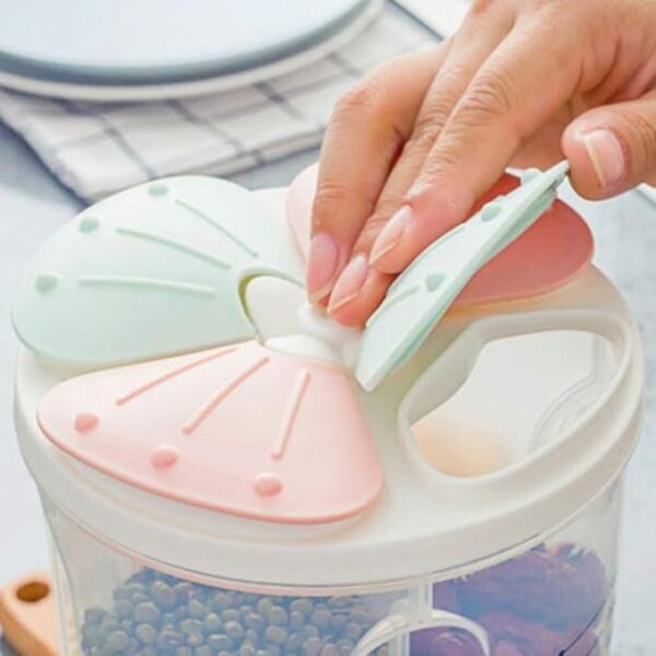 4 Partition Food Grains Storage Container with Lid  2.5L