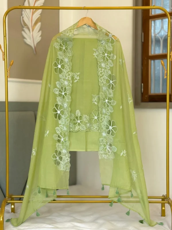 1502261140_Revolusisinstore (2) Exclusive Banarasi Collection